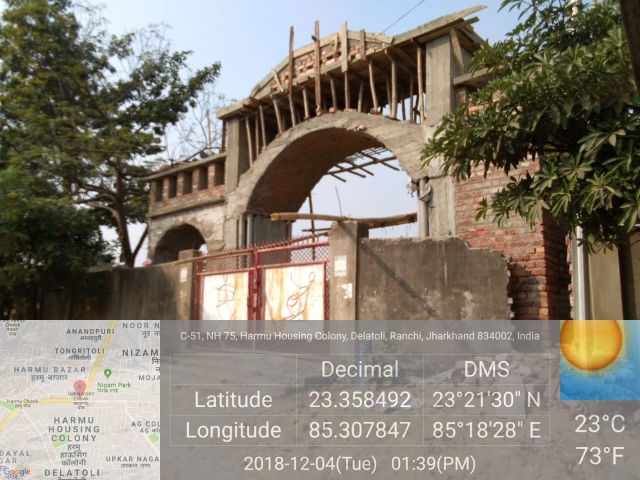 वार्ड-29 सरना स्थल सहजानन्द हरमू में गेट का निर्माण कार्य